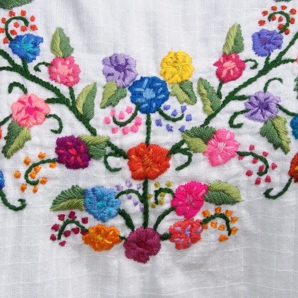 VINTAGE White Hand Embroidered Floral Dolman Blouse sz L Women's Top - Picture 2 of 4